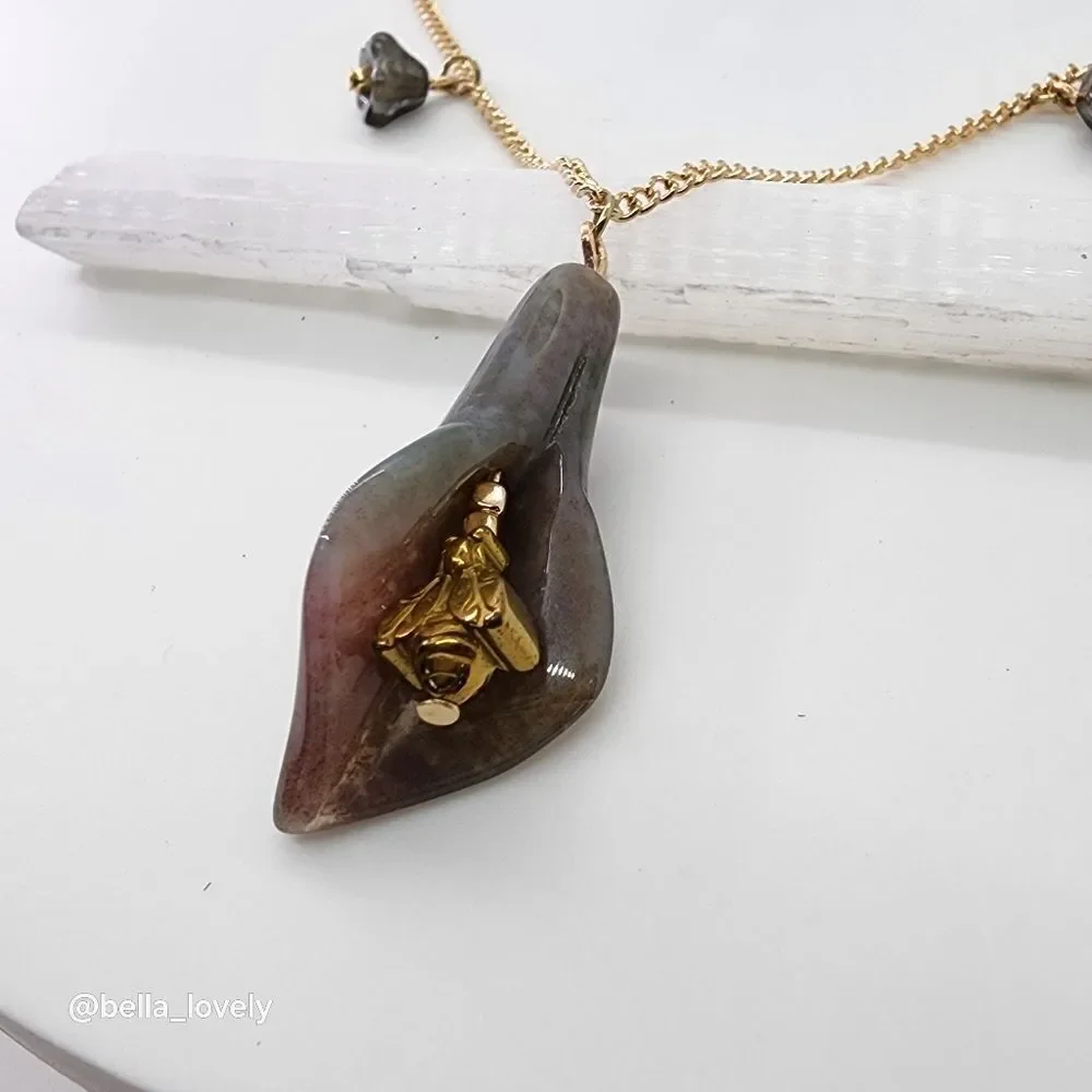 Moss Agate Calla Lily Handmade Pendant Bee Charm Drop Dangle Pendants